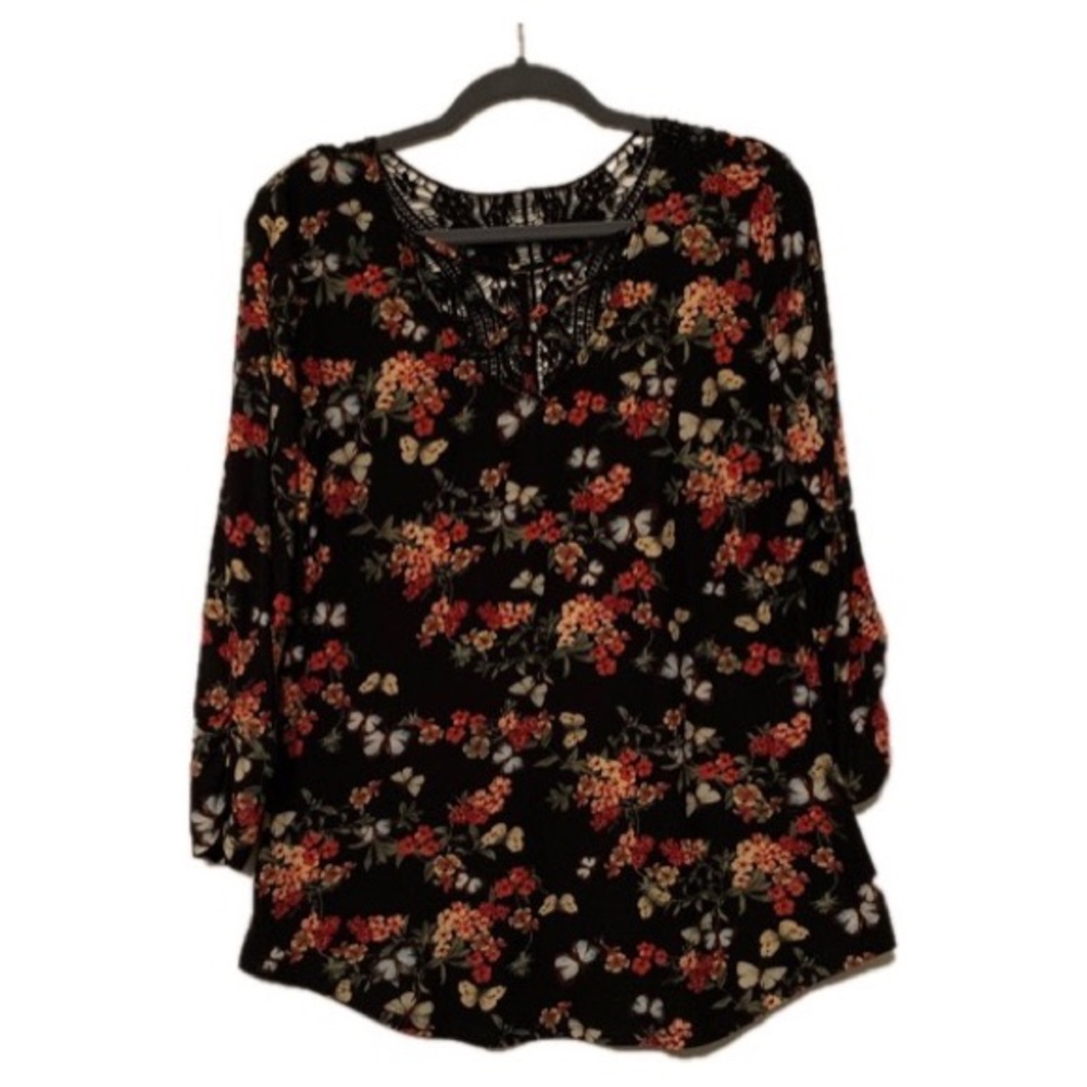 No Boundaries floral and butterfly top XXL used